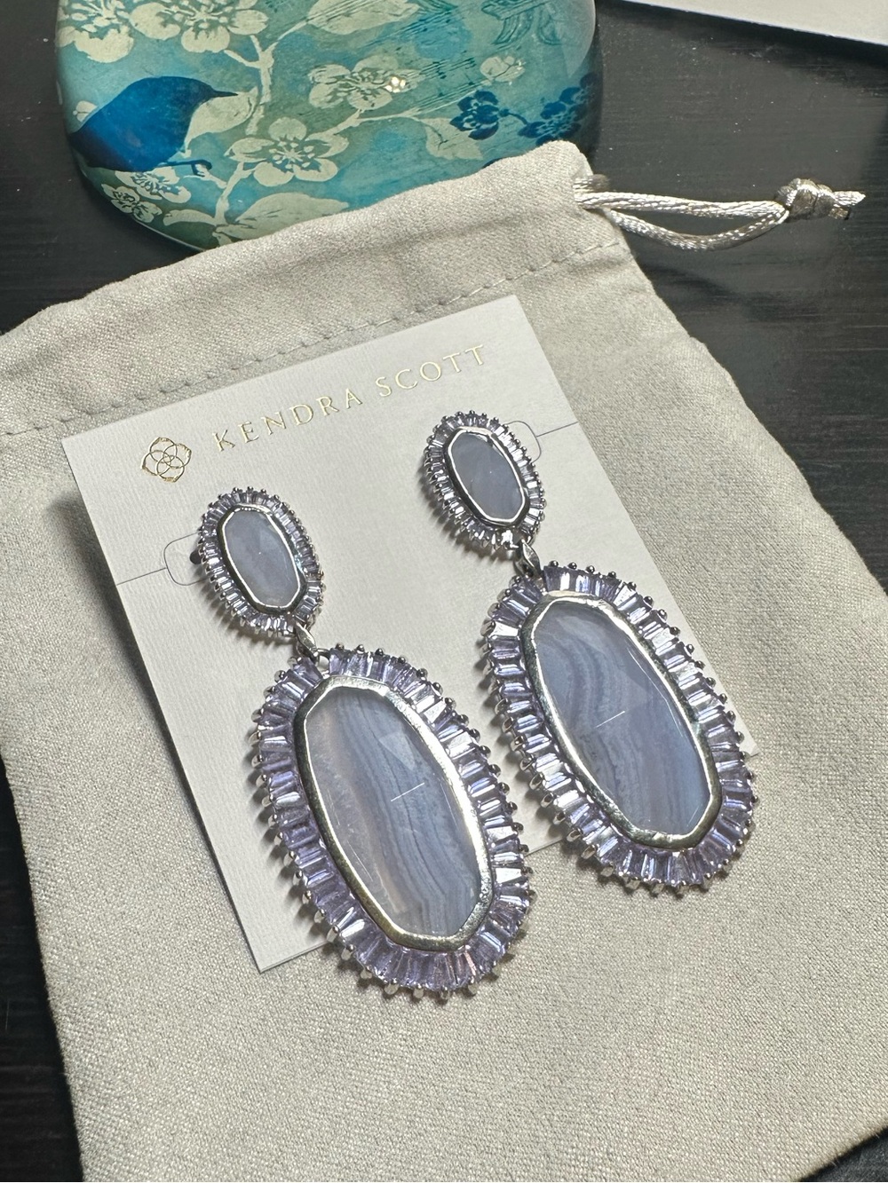 GUC HTF Kendra Scott Kaki earrings in Blue Lace Agate with Lilac Accents